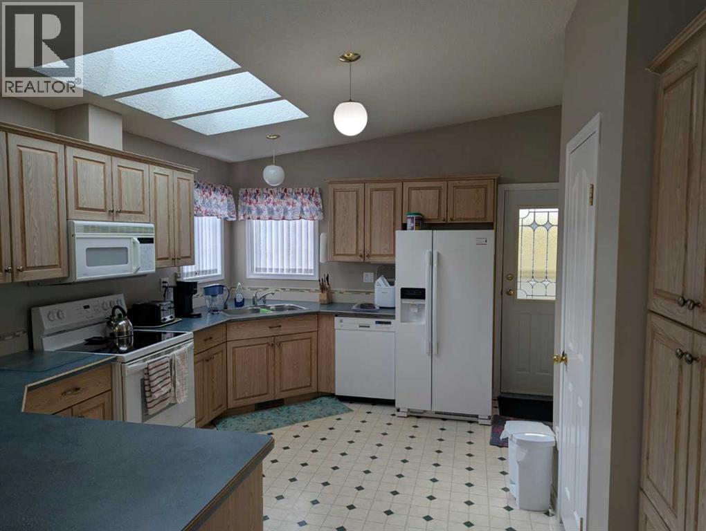 4926 59 Street Property Photo 8