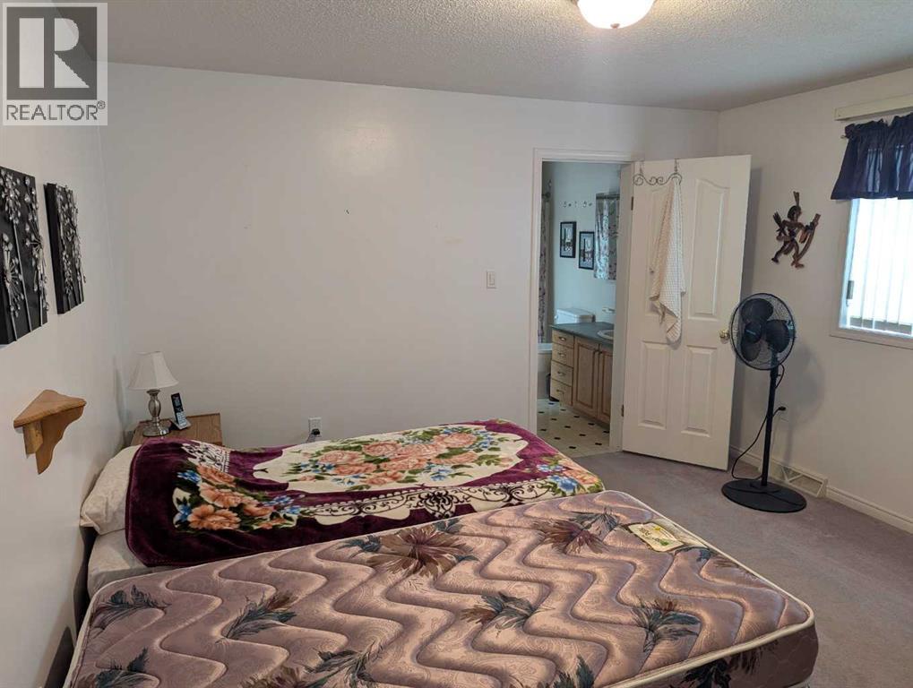 4926 59 Street Property Photo 12