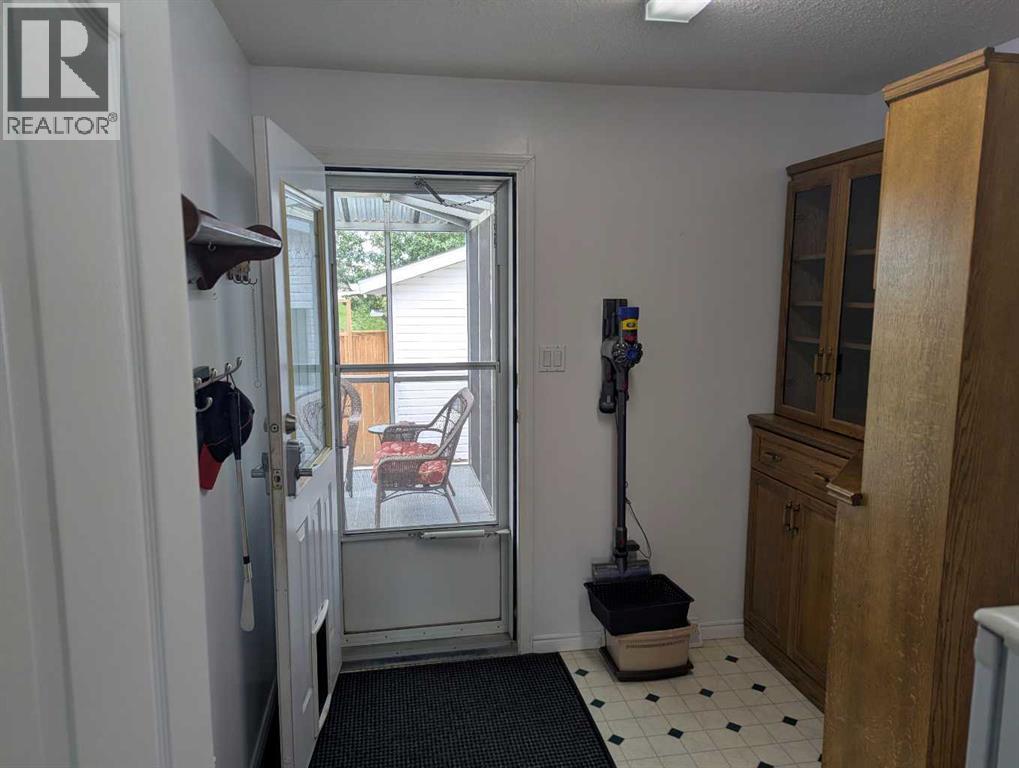 4926 59 Street Property Photo 18