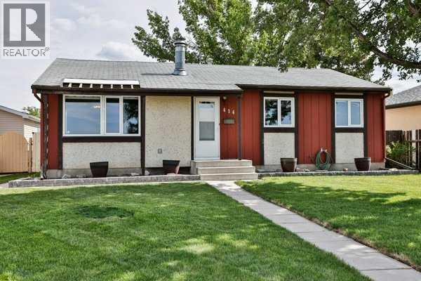 414 12 Avenue N Property Photo 2