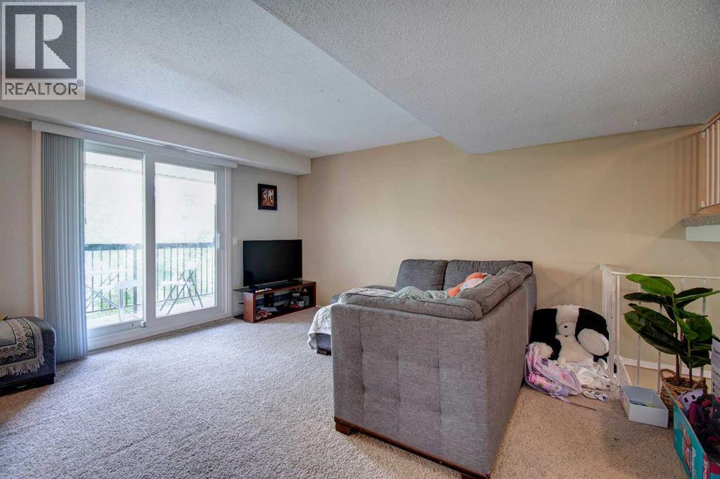 2200 Woodview Drive Southwest Property Photo 5
