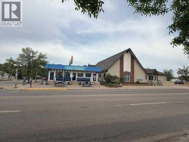 202 2 Street W Property Photo 8