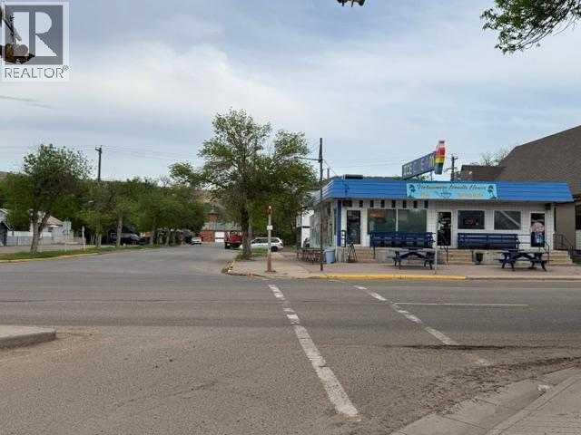 202 2 Street W Property Photo 24