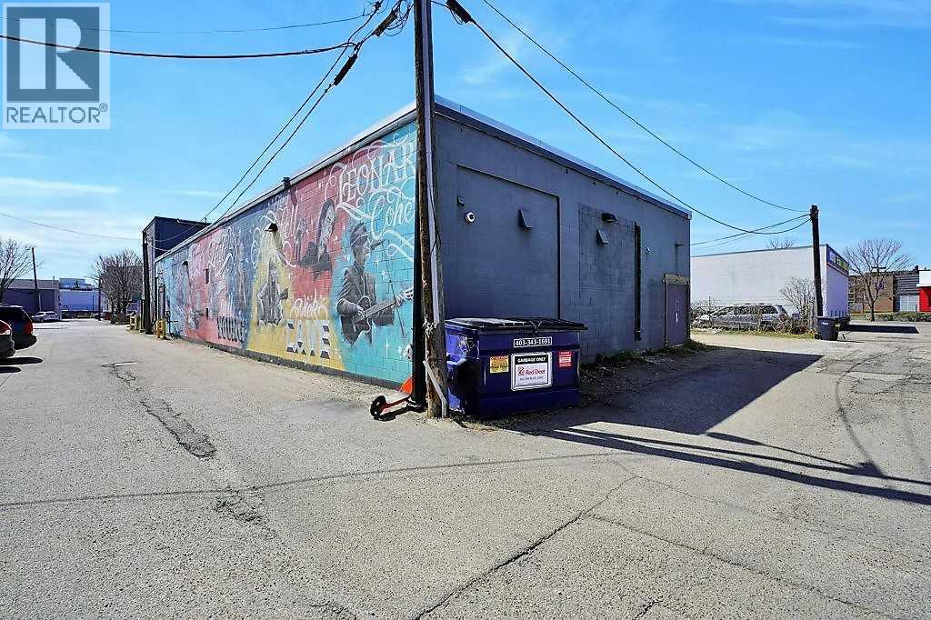5114 48 Street Property Photo 4