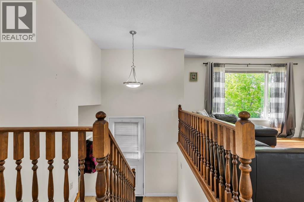 502 Maplewood Drive Property Photo 3