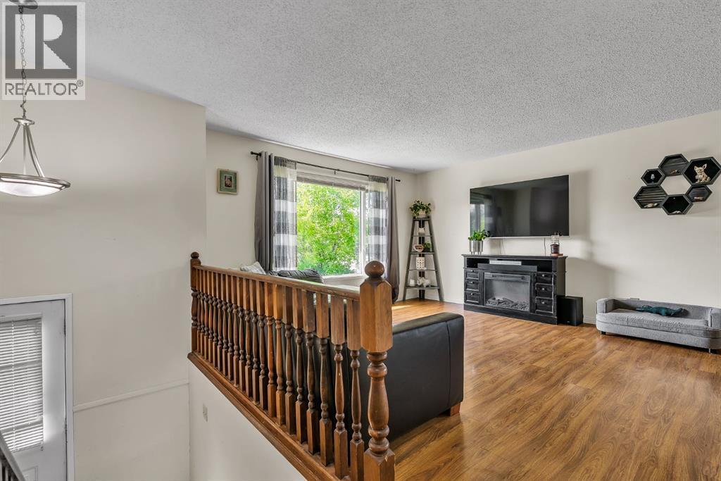 502 Maplewood Drive Property Photo 4