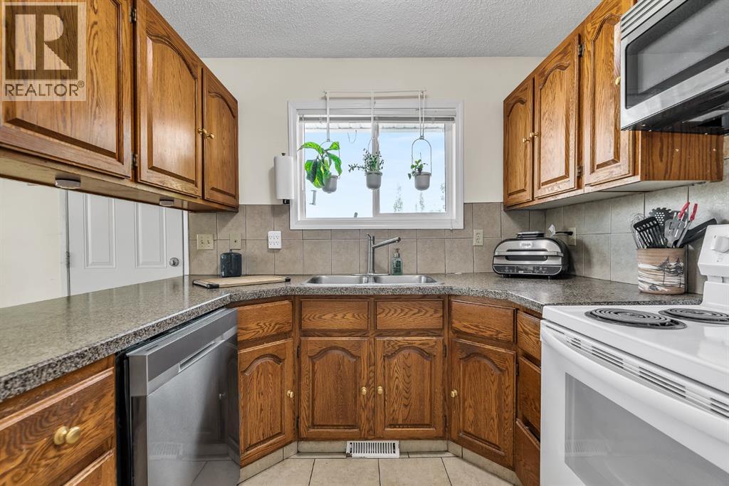 502 Maplewood Drive Property Photo 13