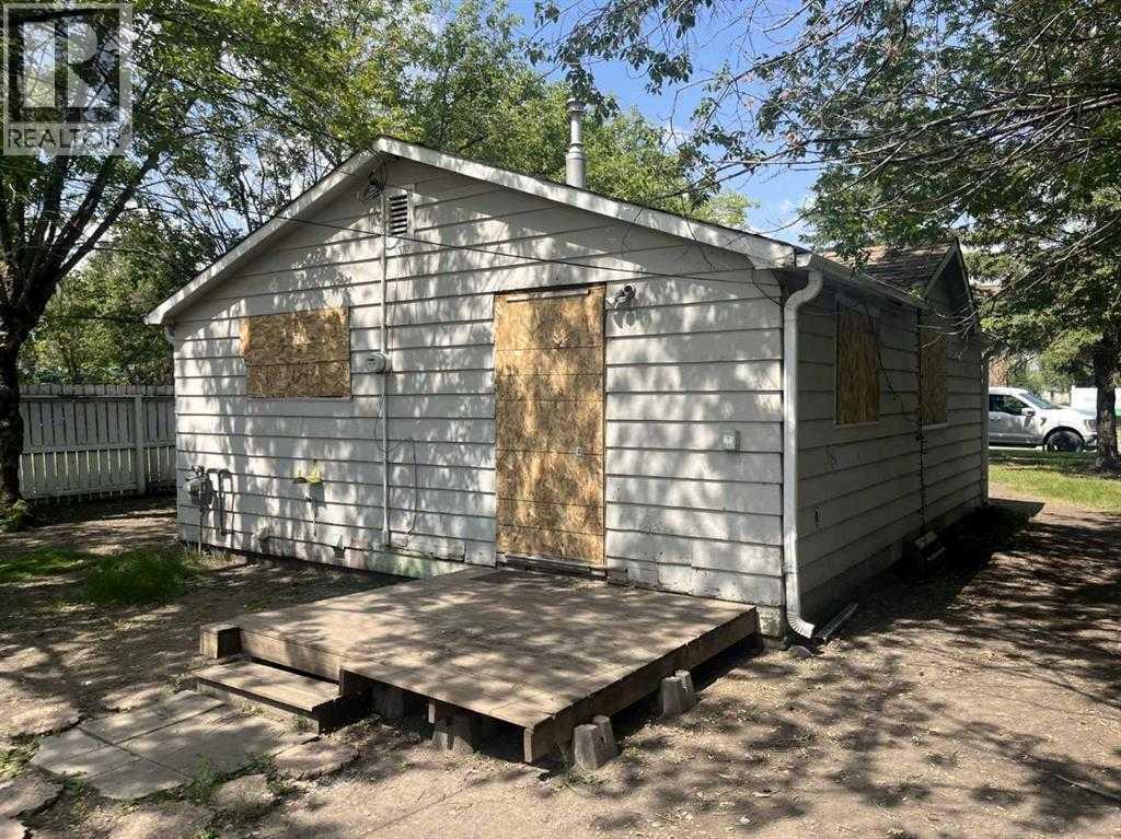 4503 45 Street Property Photo 1