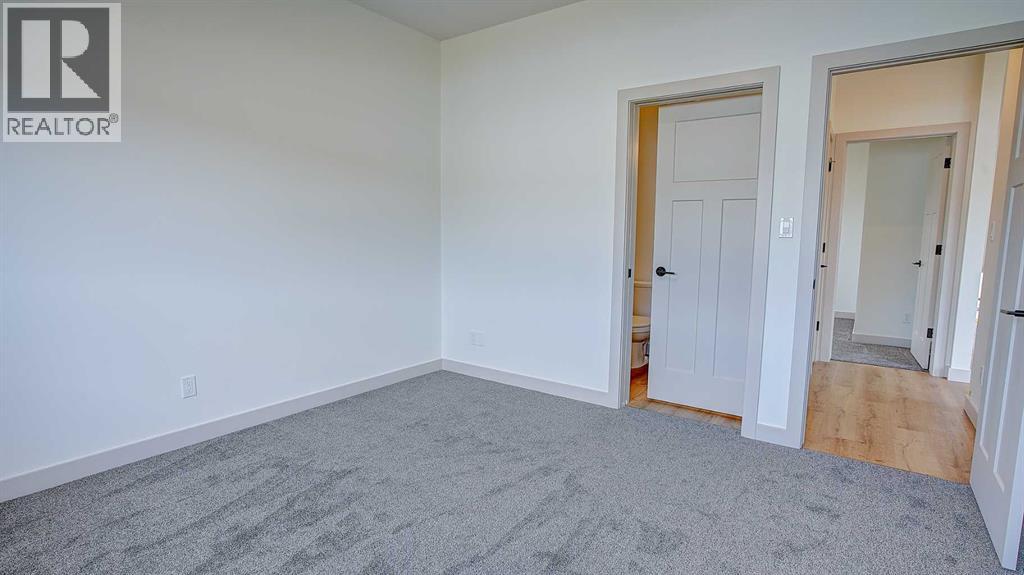 19 Ian Way Property Photo 18