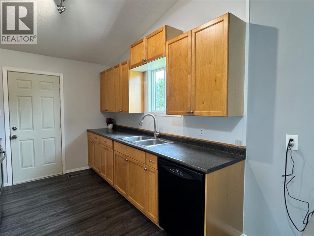 219 8 Street Property Photo 7