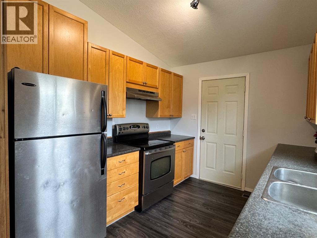 219 8 Street Property Photo 8