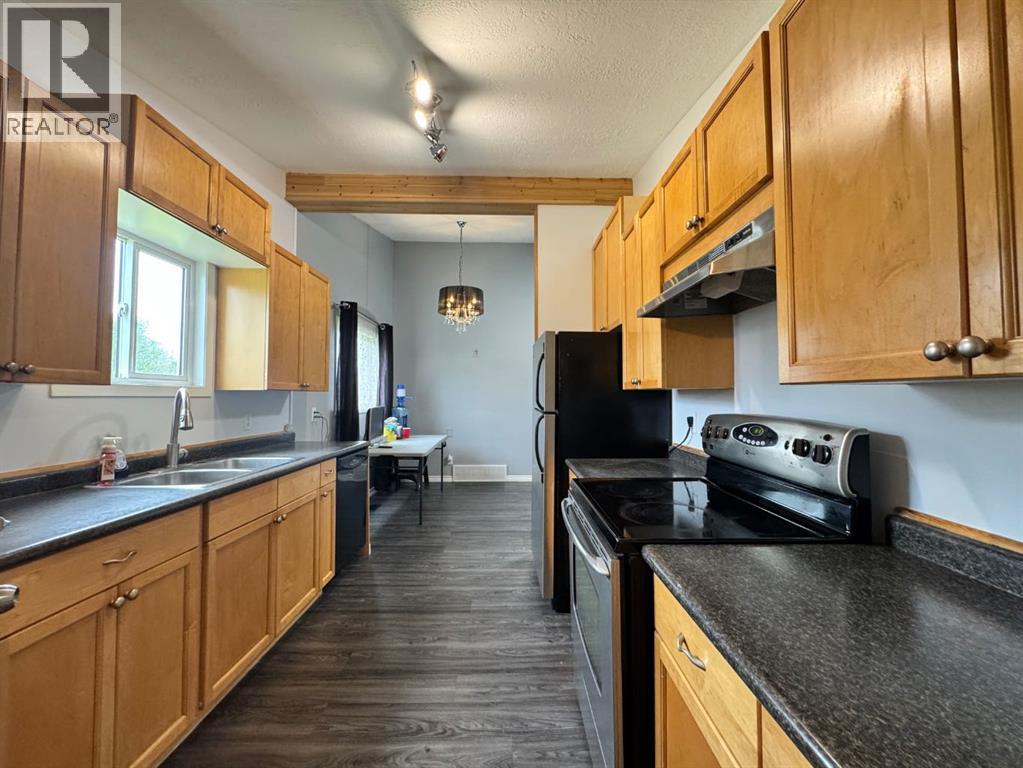 219 8 Street Property Photo 9