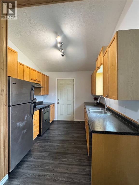 219 8 Street Property Photo 10
