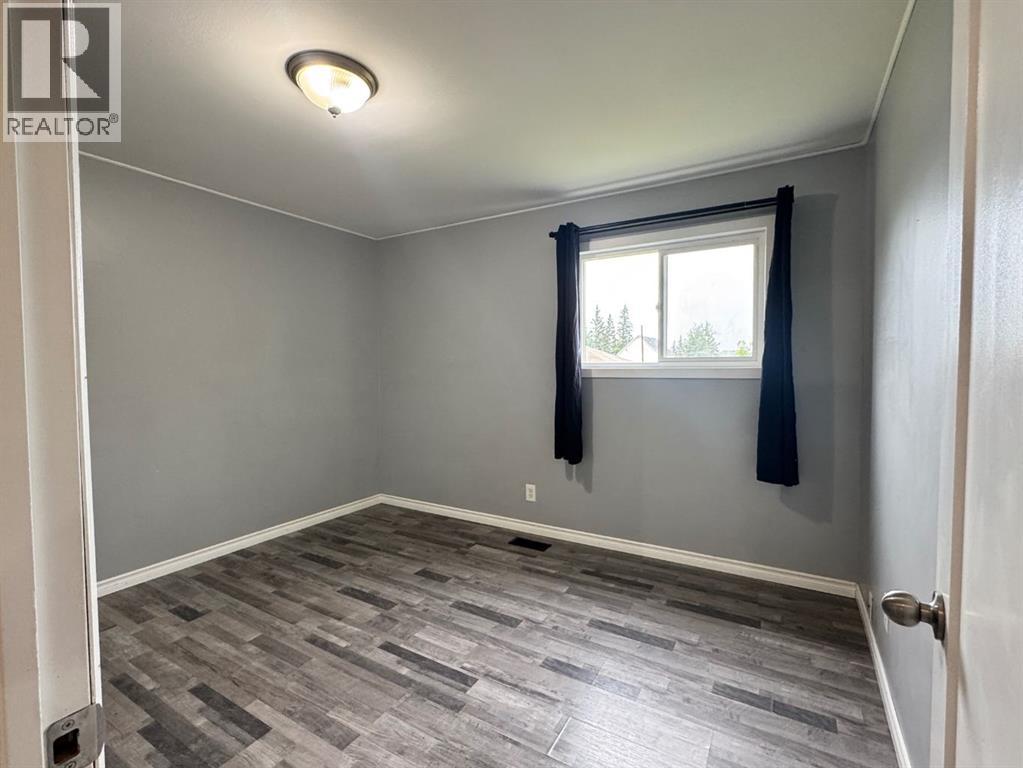 219 8 Street Property Photo 12