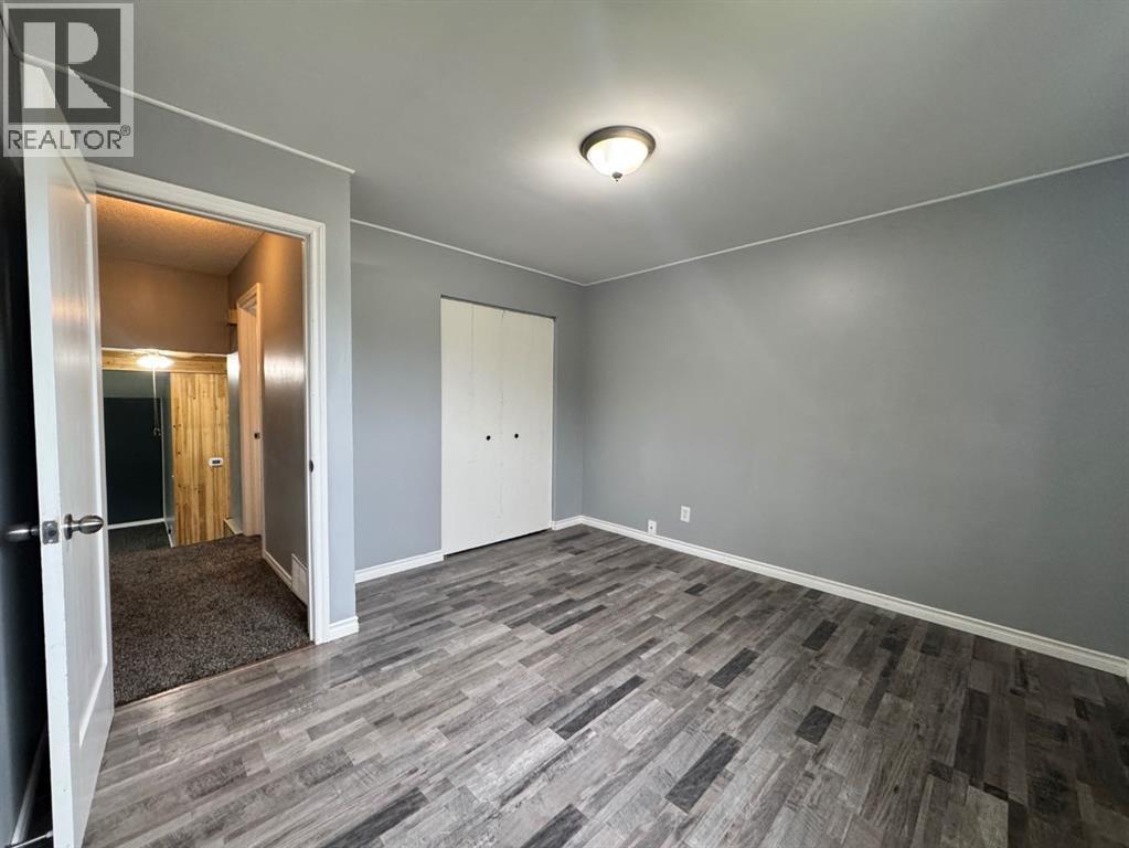 219 8 Street Property Photo 13