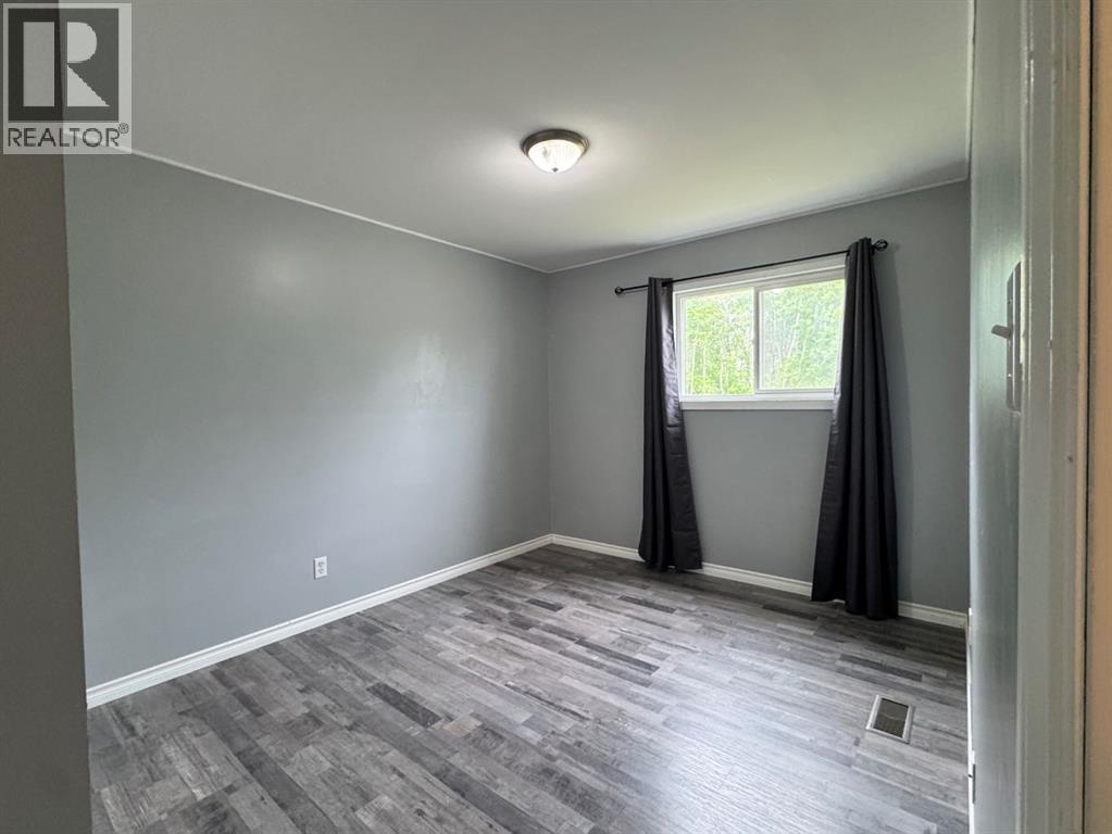 219 8 Street Property Photo 17