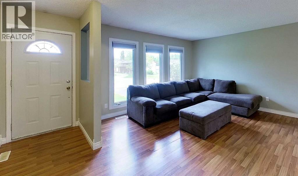 5415 15 Avenue Property Photo 2