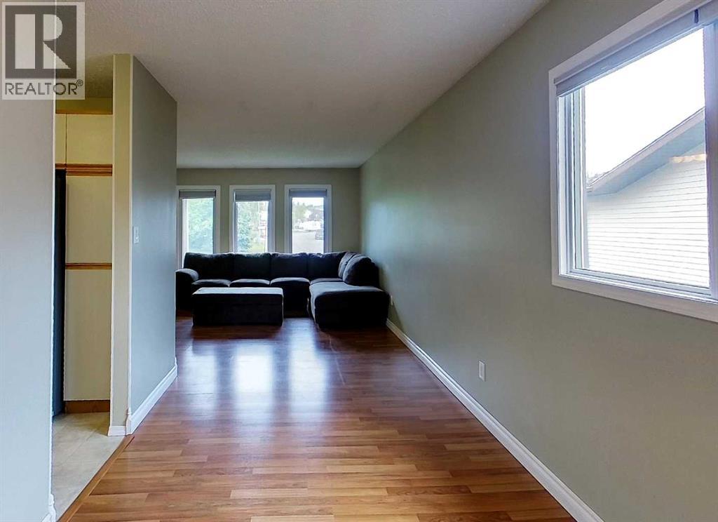 5415 15 Avenue Property Photo 5