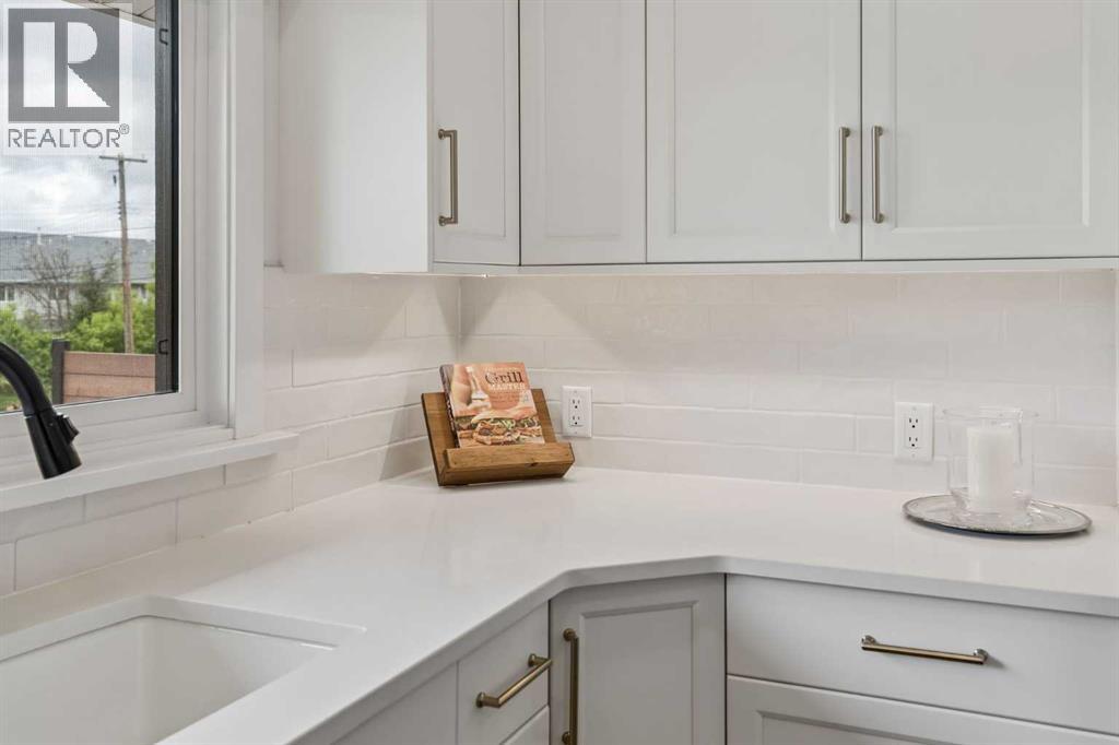 5020 47a Avenue Property Photo 18