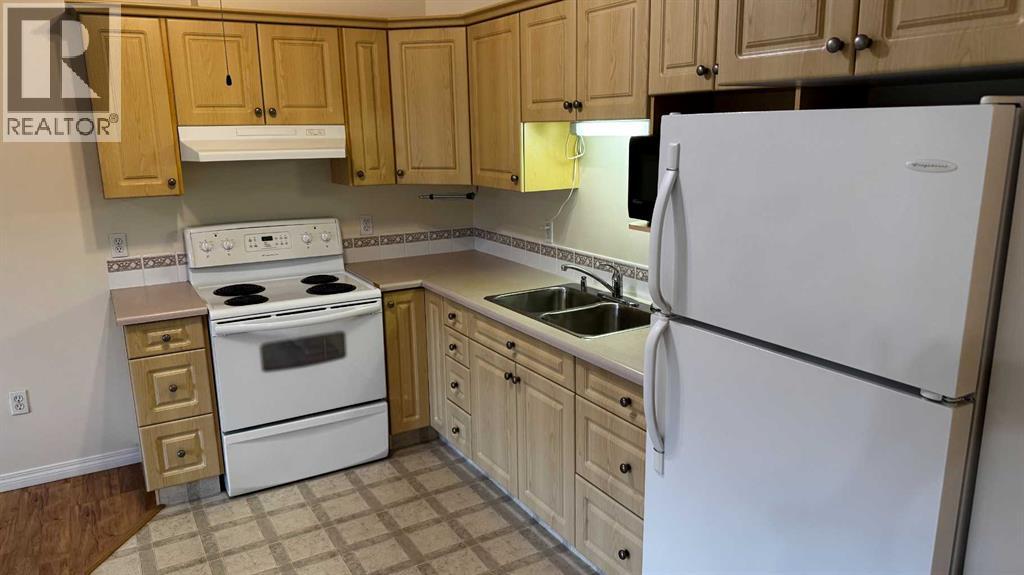 10402 111 Street Property Photo 16