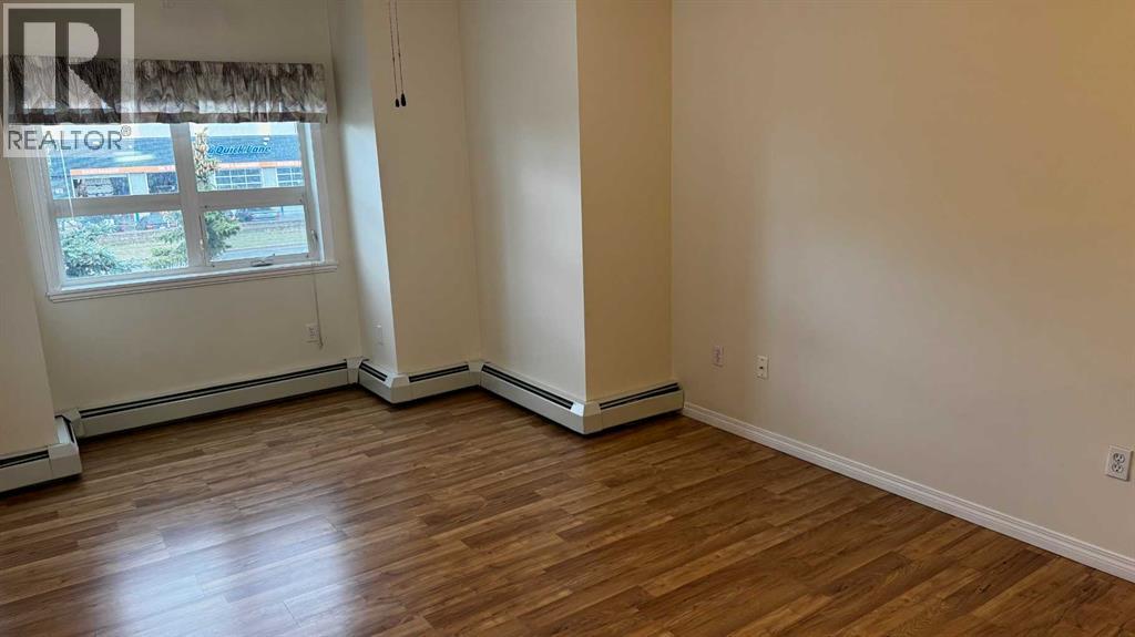 10402 111 Street Property Photo 18