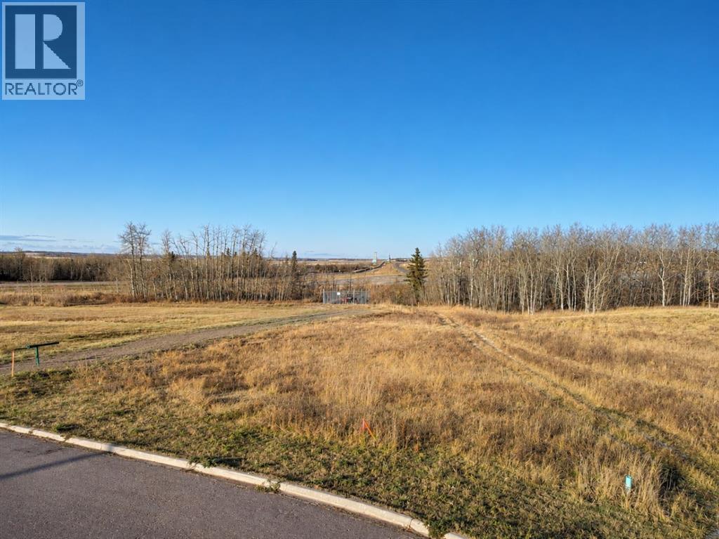 5125 40 Avenue Property Photo 2