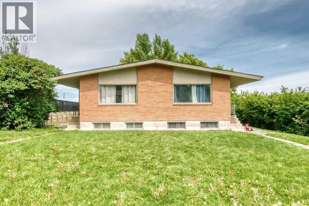 416/418 33 Avenue Ne Property Photo 1