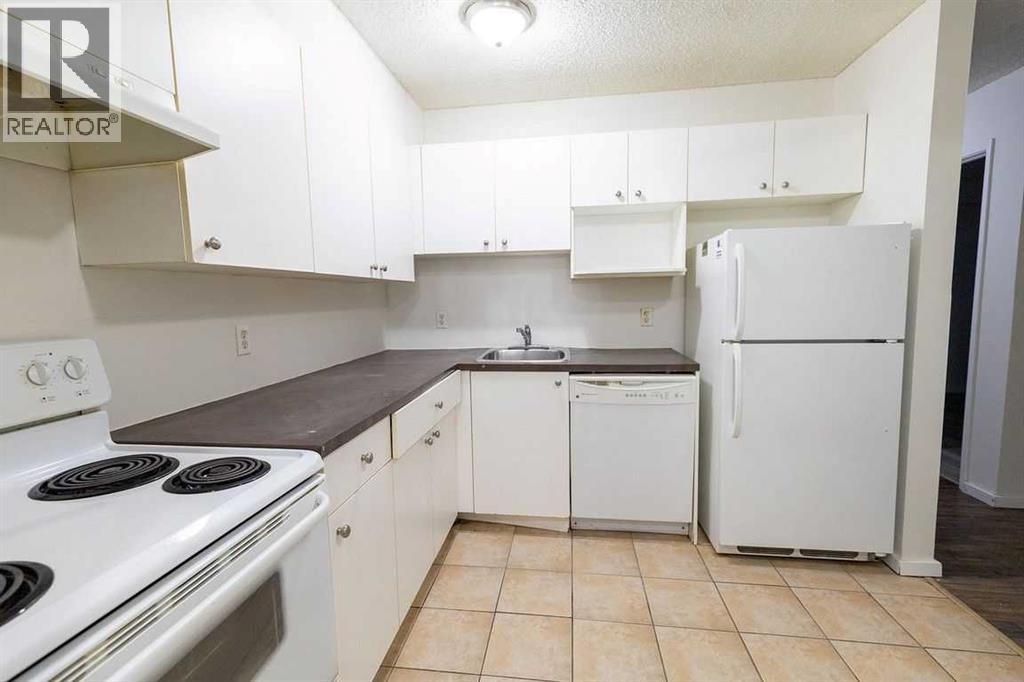 216 Doverglen Crescent Se Property Photo 3