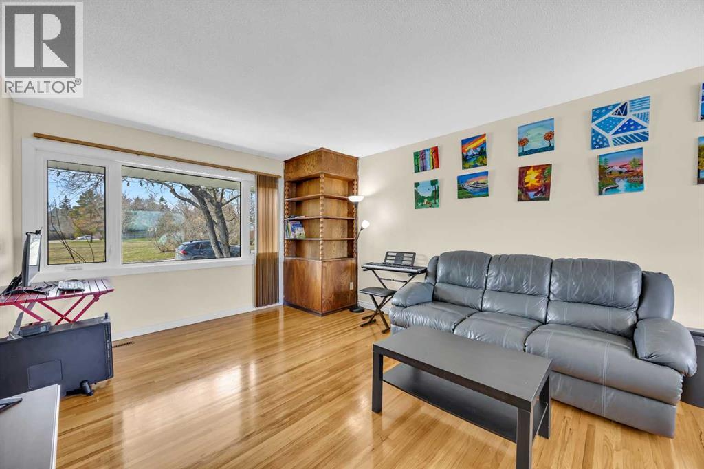 5008 2 Street Nw Property Photo 5