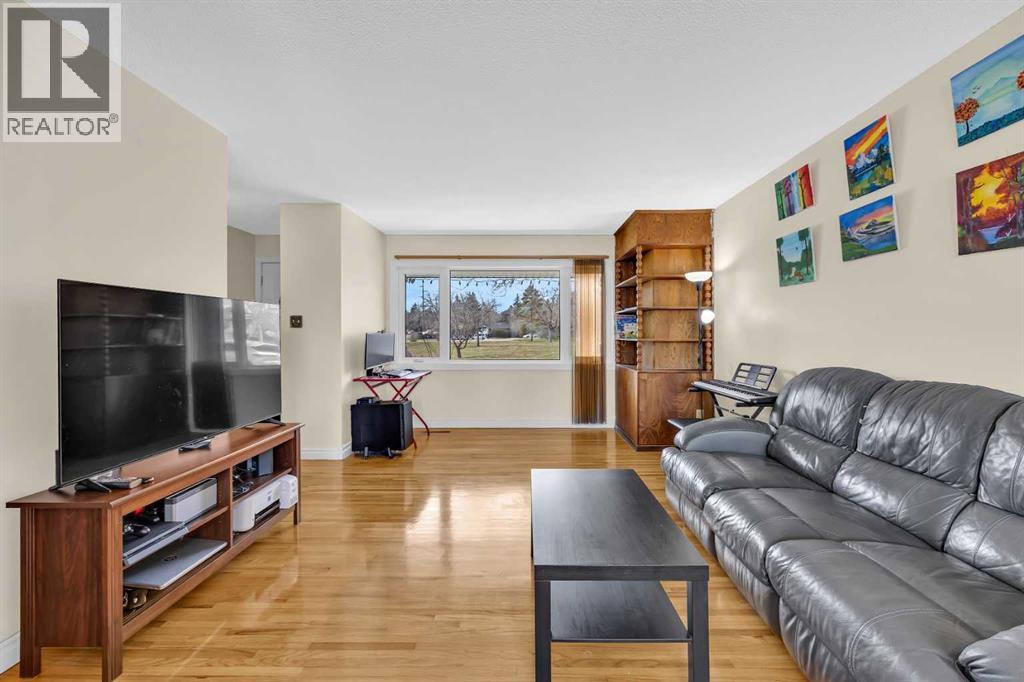 5008 2 Street Nw Property Photo 6