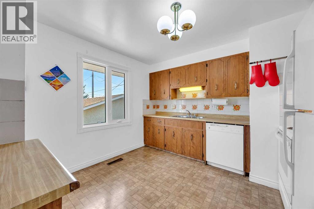 5008 2 Street Nw Property Photo 9