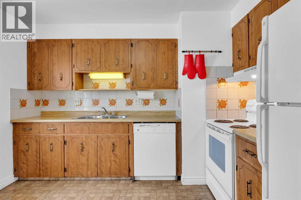 5008 2 Street Nw Property Photo 10