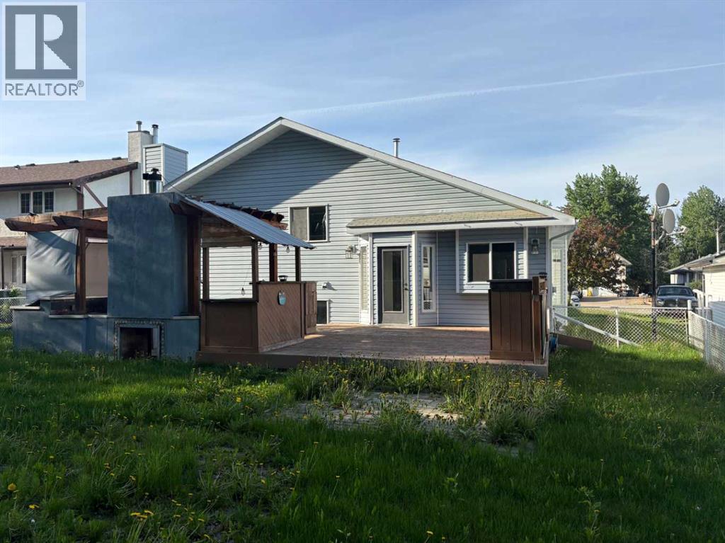 307 8 Avenue Property Photo 2