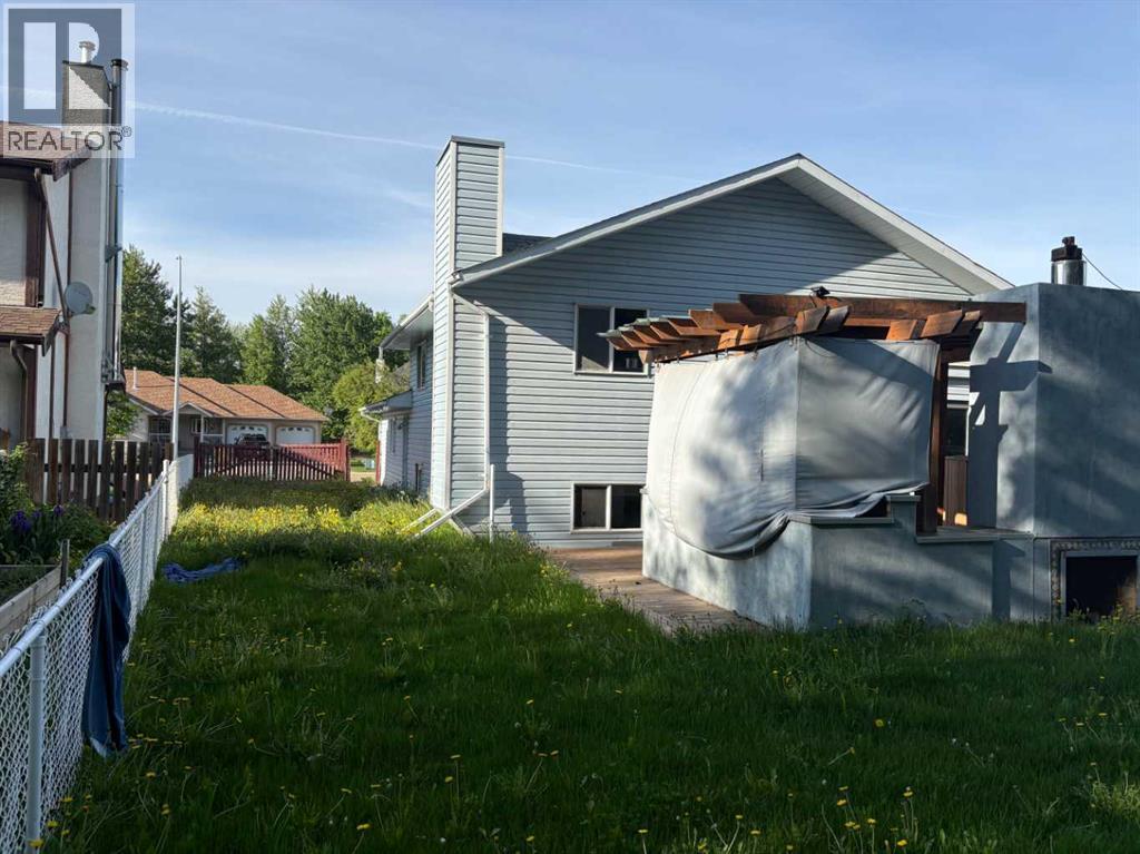 307 8 Avenue Property Photo 3