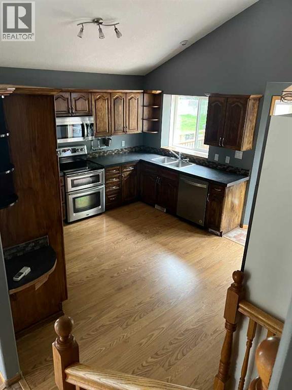 307 8 Avenue Property Photo 7