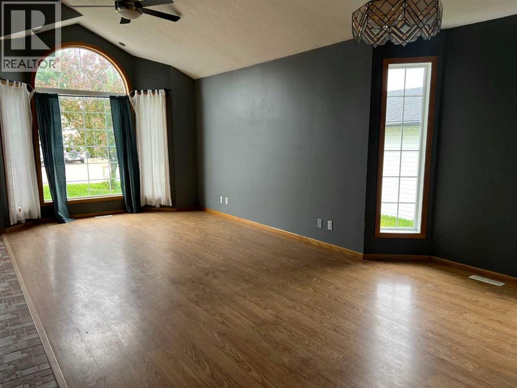 307 8 Avenue Property Photo 8