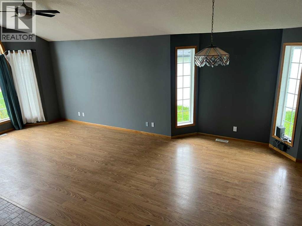 307 8 Avenue Property Photo 9