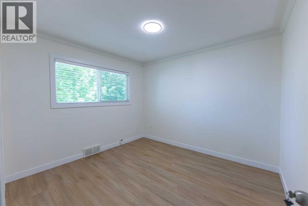 5418 37 Street Property Photo 19
