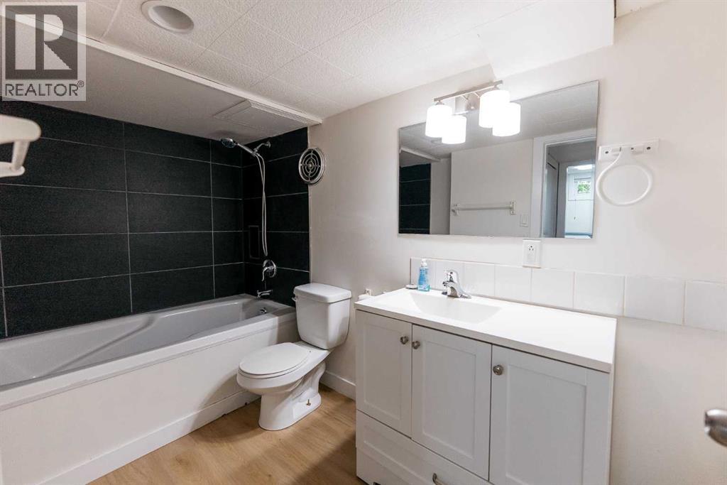5418 37 Street Property Photo 32