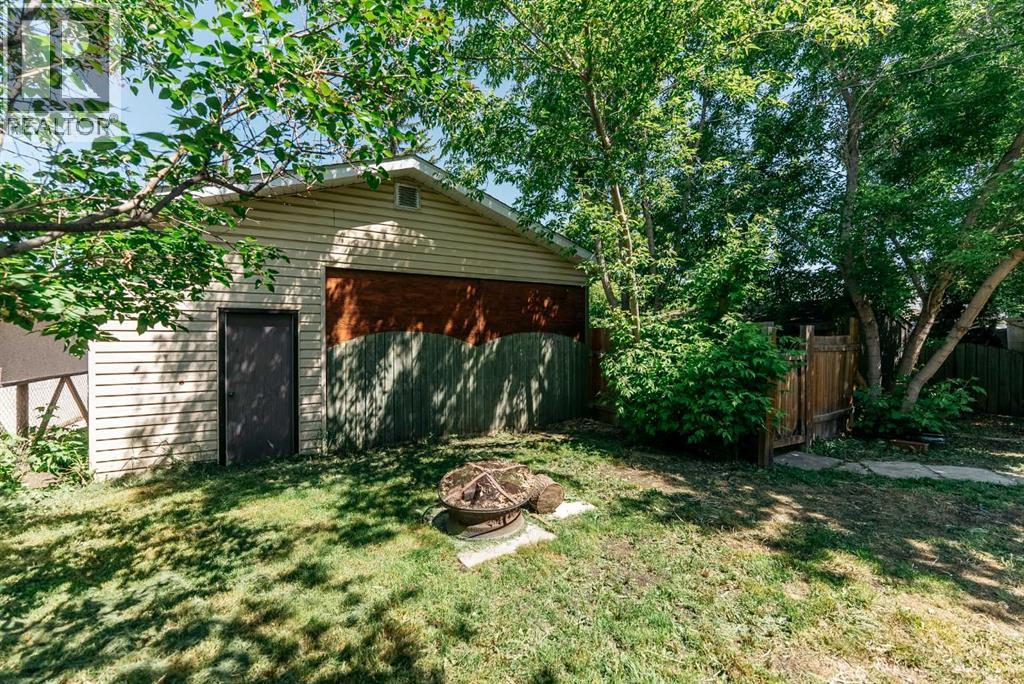 5418 37 Street Property Photo 37