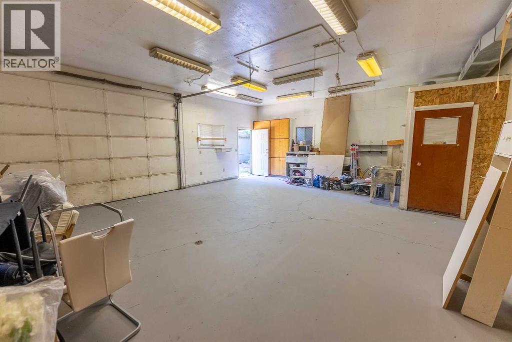 5418 37 Street Property Photo 44