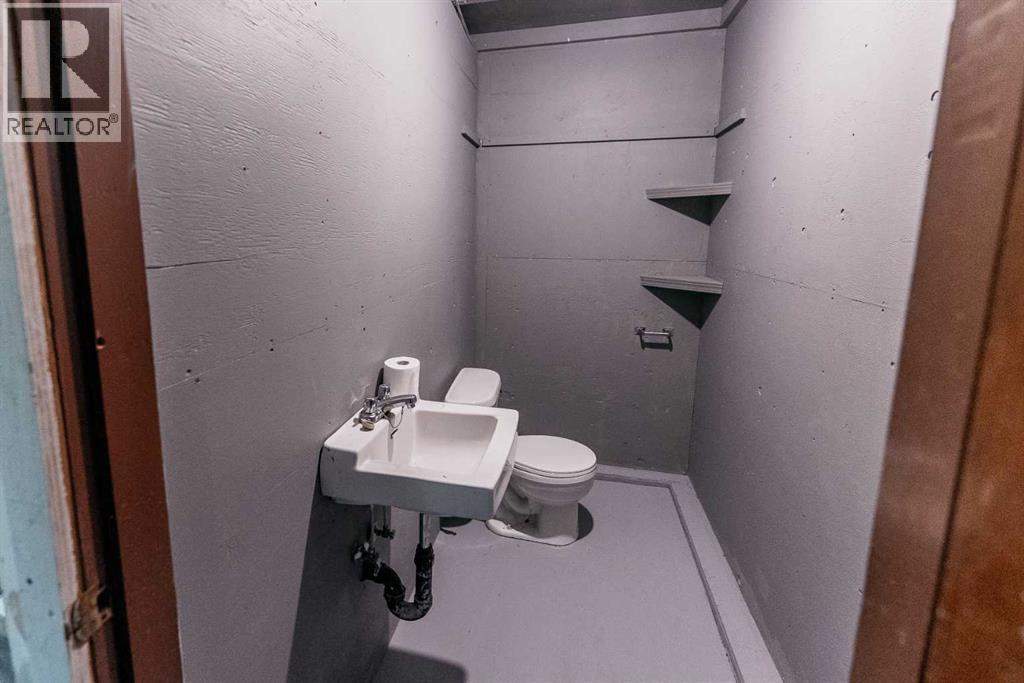 5418 37 Street Property Photo 45