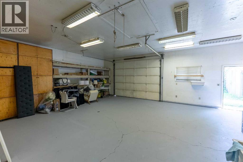 5418 37 Street Property Photo 46