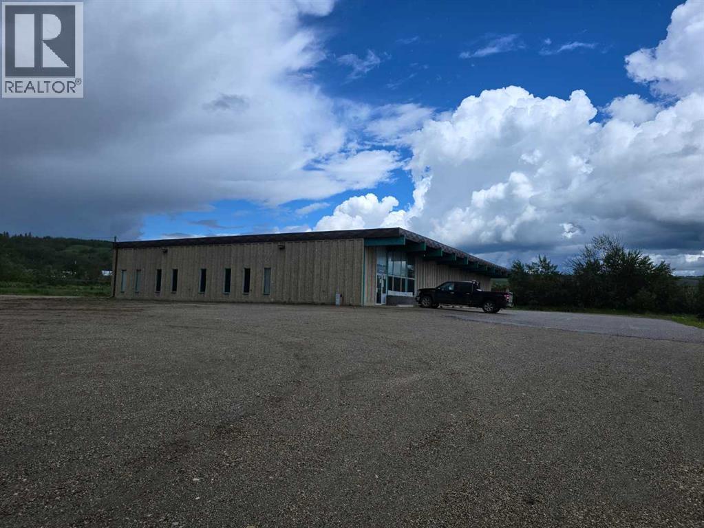 9020 90 Street Property Photo 2