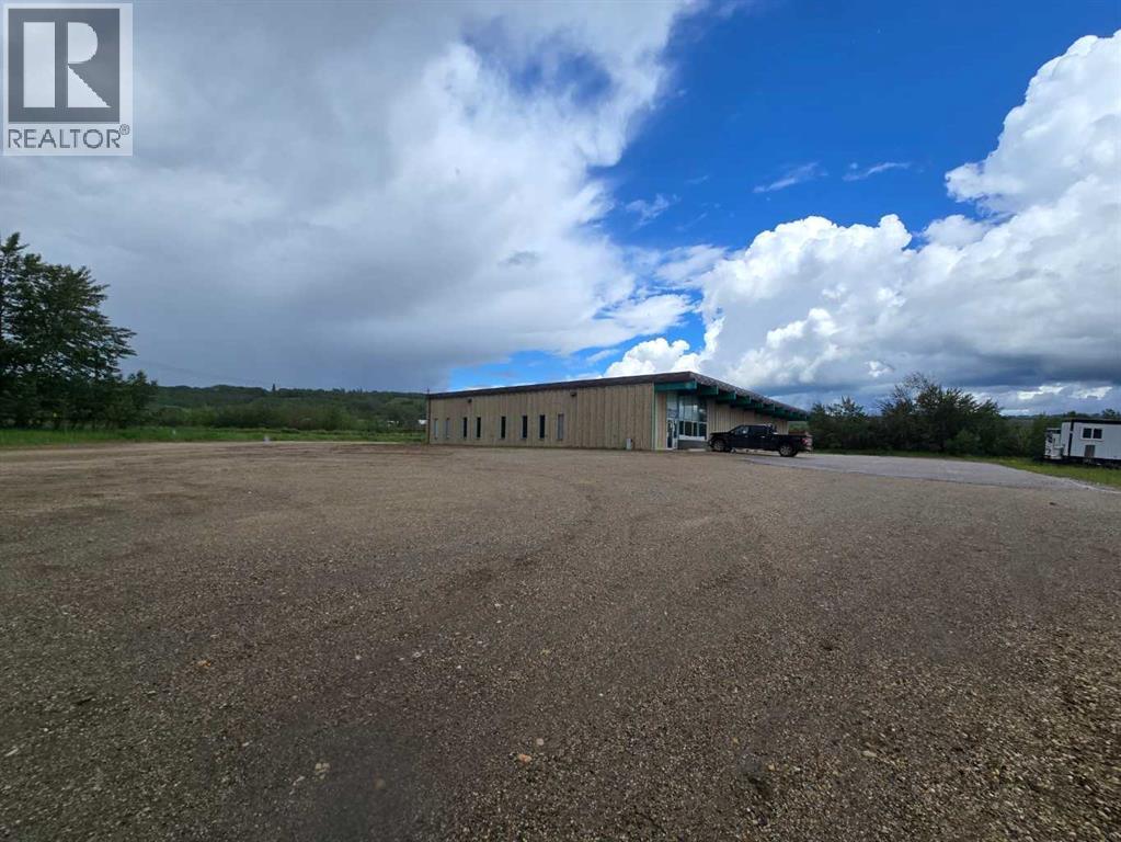 9020 90 Street Property Photo 3