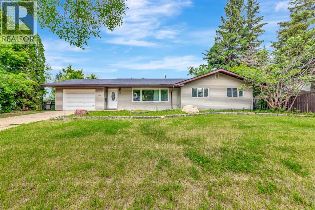 4616 45 Street Property Photo 1