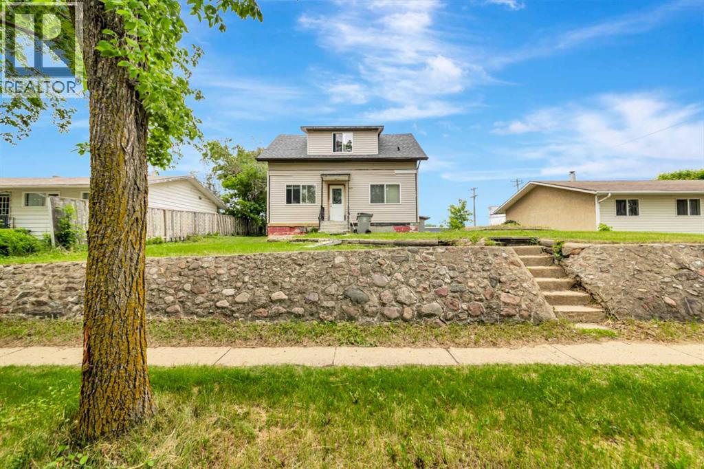 4825 45 Street Property Photo 1