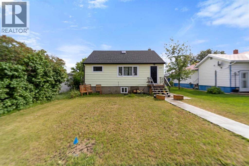 5219 50 Avenue Property Photo 1