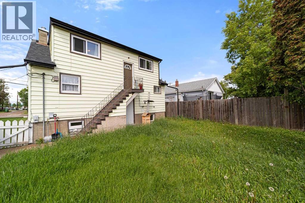 5219 50 Avenue Property Photo 3