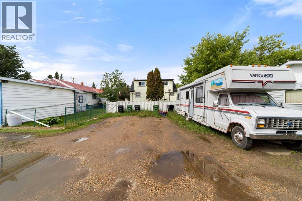 5219 50 Avenue Property Photo 5
